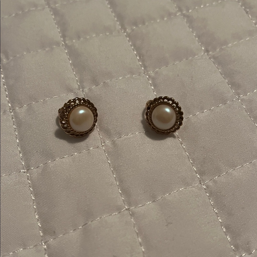 Vintage Clip on Elegant Gold and Pearl Earrings